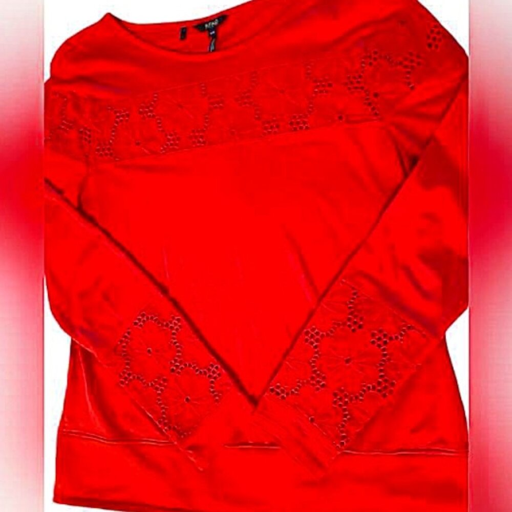 Buffalo jersey and eyelet top M